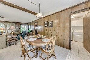 Dining - Ruidoso Cabin ~ 2 Mi to Alto Lake! (Ruidoso)