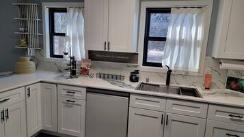 KylskÄp, mikrovÄgsugn, ugn och spishÀll