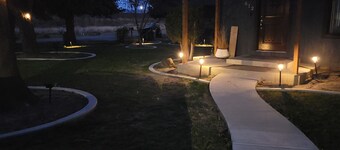 Experience Prosser in style: Cozy wine country 2BR retreat with 5 beds.