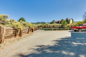 Interior - Angel Fire Condo w/ Balcony & Mountain Views! (Angel Fire)
