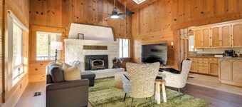 Waterfront Mariposa Vacation Rental w/ Hot Tub