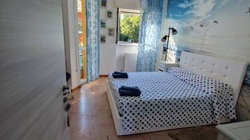 2 Schlafzimmer, Schreibtisch, BĂŒgeleisen/BĂŒgelbrett, kostenloses WLAN