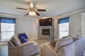 House (3 Bedrooms) | Interior