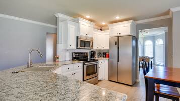 Nhà (3 Bedrooms) | Bếp riêng | Lò vi sóng, lò nướng, bếp nấu, máy rửa bát