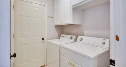 Pet-friendly Amarillo Home: 5 Mi to Downtown!