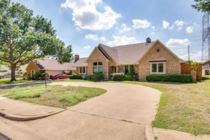 House (2 Bedrooms) | Interior - Charming Texas Escape, Near Cedar Hill State Park! (Duncanville)