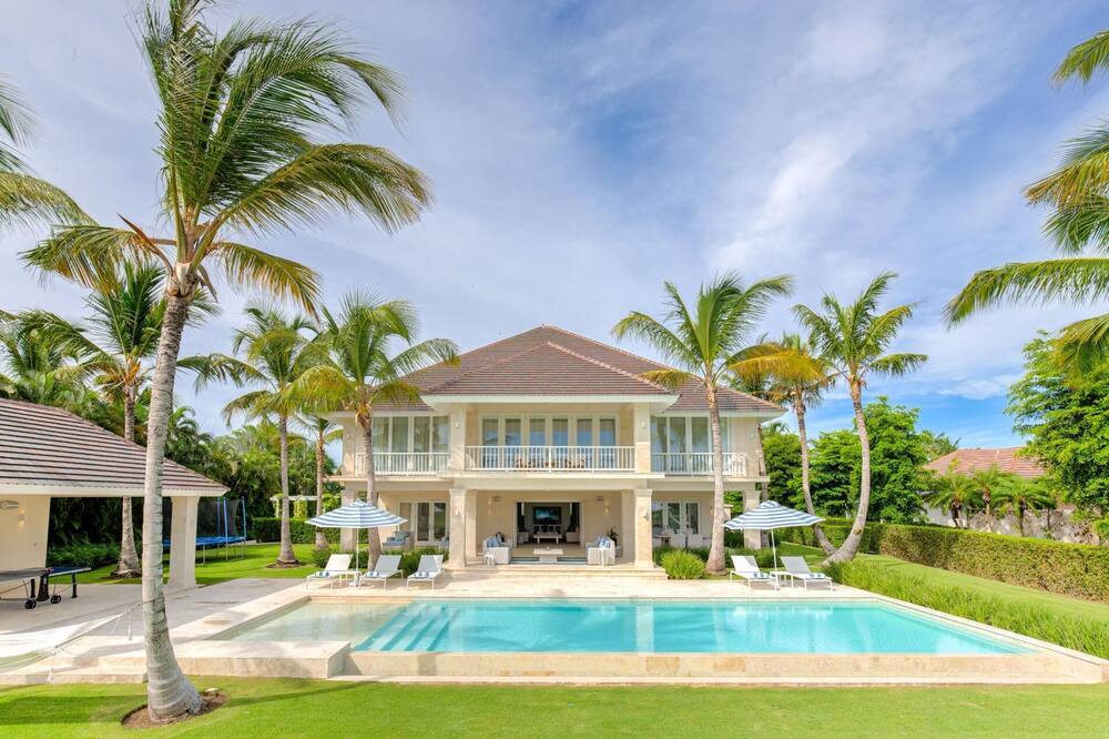 Arrecife 39 -Villa with Stunning Tropical Design