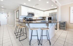 Fridge, microwave, oven, dishwasher - Beach condo walking distance to FloraBama! (Orange Beach)