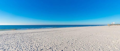 På stranden