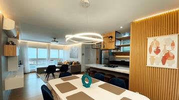 Apartamento | Cozinha privada | Geladeira, micro-ondas, fogão, cooktop