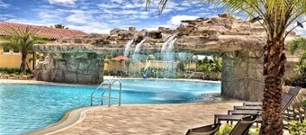 7th Heaven on the 7th hole!! This is a golfers paradise in beautiful SW Florida!