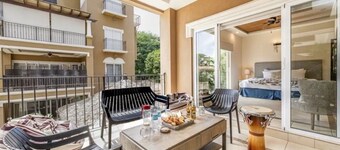 2 Bedroom 2.5 bath Spacious Condo1min walk to Beach in Tamarindo Center Sleep 6