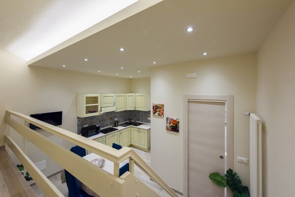 Apartament Comfort | Cuina privada | Frigorífic gran, forn, placa de cuina i rentaplats 