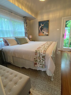 1 bedroom, desk, iron/ironing board, travel cot - Gorgeous Villa Starbright guesthouse opp Berry Showground in heart of town  (Berry)