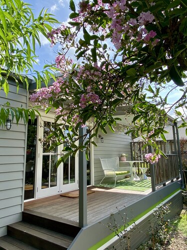 Gorgeous Villa Starbright guesthouse opp Berry Showground in heart of town 