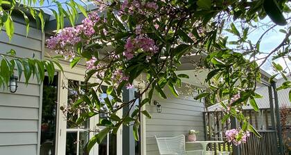 Gorgeous Villa Starbright guesthouse opp Berry Showground in heart of town