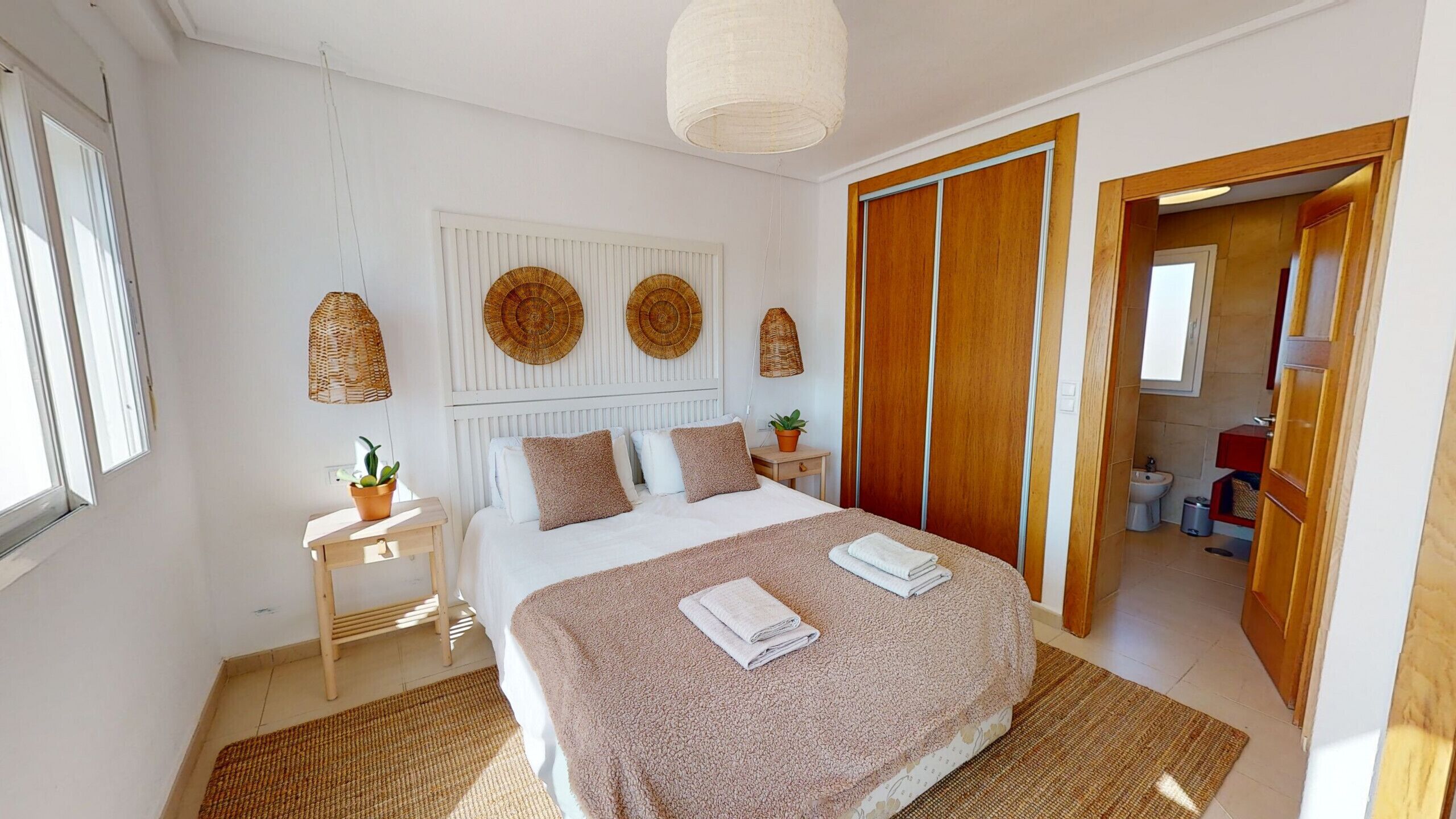 2 chambres, fer et planche à repasser, Wi-Fi gratuit, draps fournis