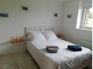 3 chambres, fer et planche à repasser, lit parapluie, Wi-Fi gratuit