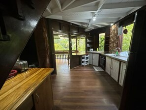 Fridge, microwave, oven, coffee/tea maker