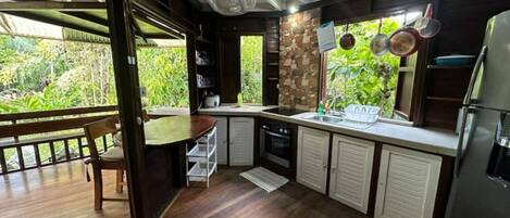 Fridge, microwave, oven, coffee/tea maker