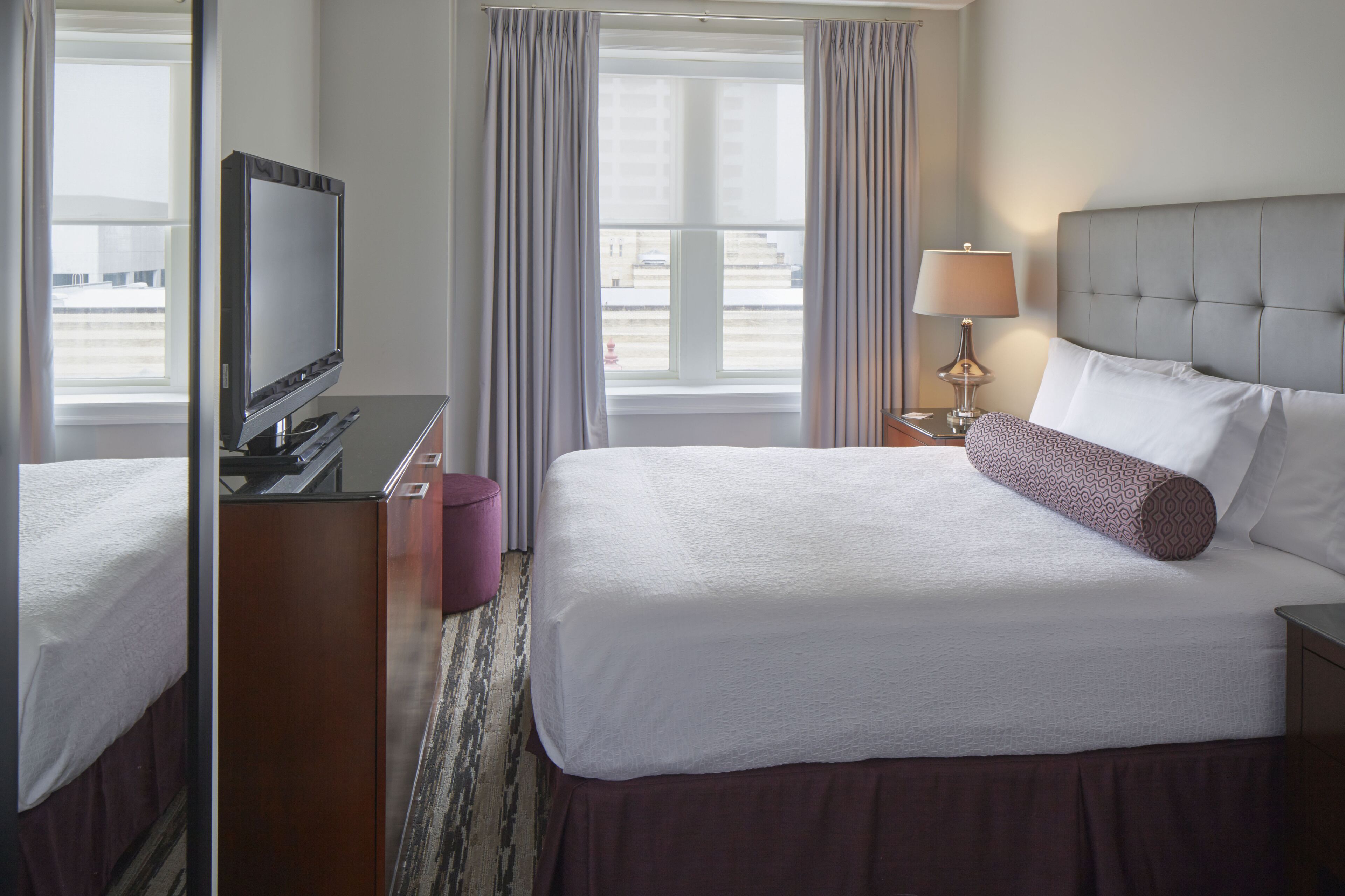 Iconic Hotel- Ponce De Leon Ave in the Heart of Atlanta- Perfect Couples Retreat