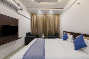 ห้องเอ็กเซกคิวทีฟ | บริเวณนั่งเล่น | เตาผิง, จอคอมพิวเตอร์, เครื่องพิมพ์
