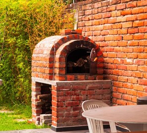 Outdoor dining - Bamboo Village Place Suite Familiar Suite Ideal Para una Familia de 4 Personas (Quito)
