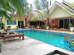 Outdoor pool - Sunrise Resort (Bang Saphan)