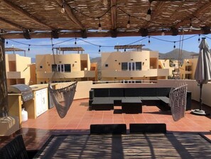 تناول الطعام بالخارج