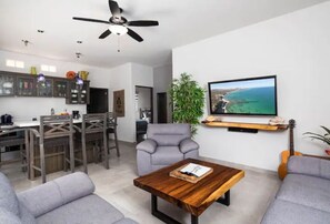 Smart TV - 8B Cerritos Beach Luxury, Lrg Pool and Oceanview Deck
 (El Pescadero)