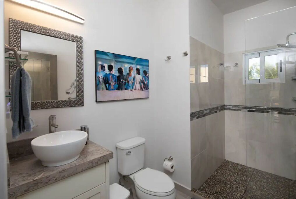 淋浴设施、毛巾、卫生纸