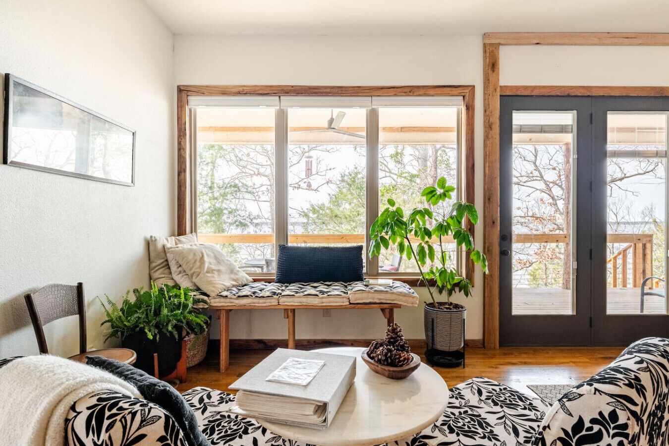 TV connectée, livres, chaîne hi-fi