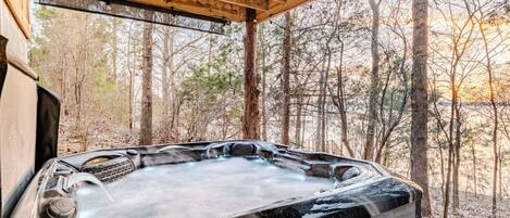 Outdoor spa tub