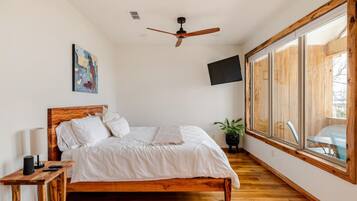 1 bedroom, desk, iron/ironing board, free WiFi