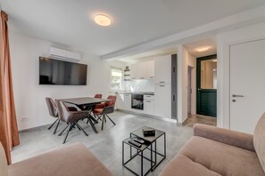 Apartment | Living area - Apartment with terrace Filipovic (Split)