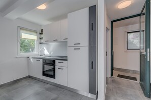 Departamento | Cocina privada | Refrigerador con congelador, horno y parrilla de estufa 