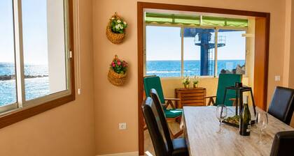 The Waves · Natural Pools & Sea Views, El Pris