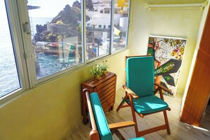 Interior - The Waves, El Pris (El Pris)