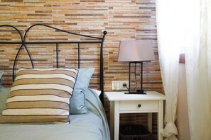 2 bedrooms, iron/ironing board, free WiFi, bed sheets - The Waves, El Pris (El Pris)