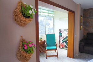 Interior - The Waves, El Pris (El Pris)