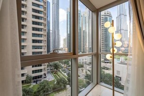Luxury Apartment | Balcony view - Vogue - boulevard central tower (Dubai)