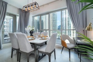 In-room dining - Vogue - boulevard central tower (Dubai)