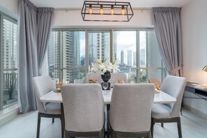 Luxury Apartment | In-room dining - Vogue - boulevard central tower (Dubai)