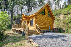Exterior - Sevierville Sanctuary - Cabin w/ Private Hot Tub (Sevierville)