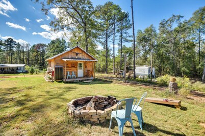 Quaint Abbeville Cabin Studio w/ Gas Grill!