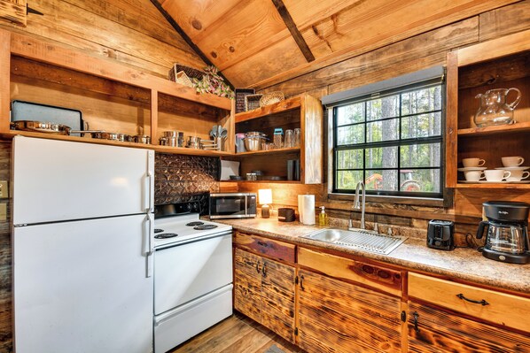 Apartment (0 Bedroom) | Interior - Quaint Abbeville Cabin Studio w/ Gas Grill! (Abbeville)