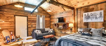 Quaint Abbeville Cabin Studio w/ Gas Grill!