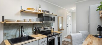 Pet-friendly Kent Vacation Rental, Walk to Lake!