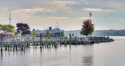 Ludington Vacation Rental - Walk to Lake Michigan!