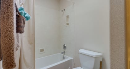 Cozy Amalia Cabin ~ 3 Mi to Endless Blue Resort